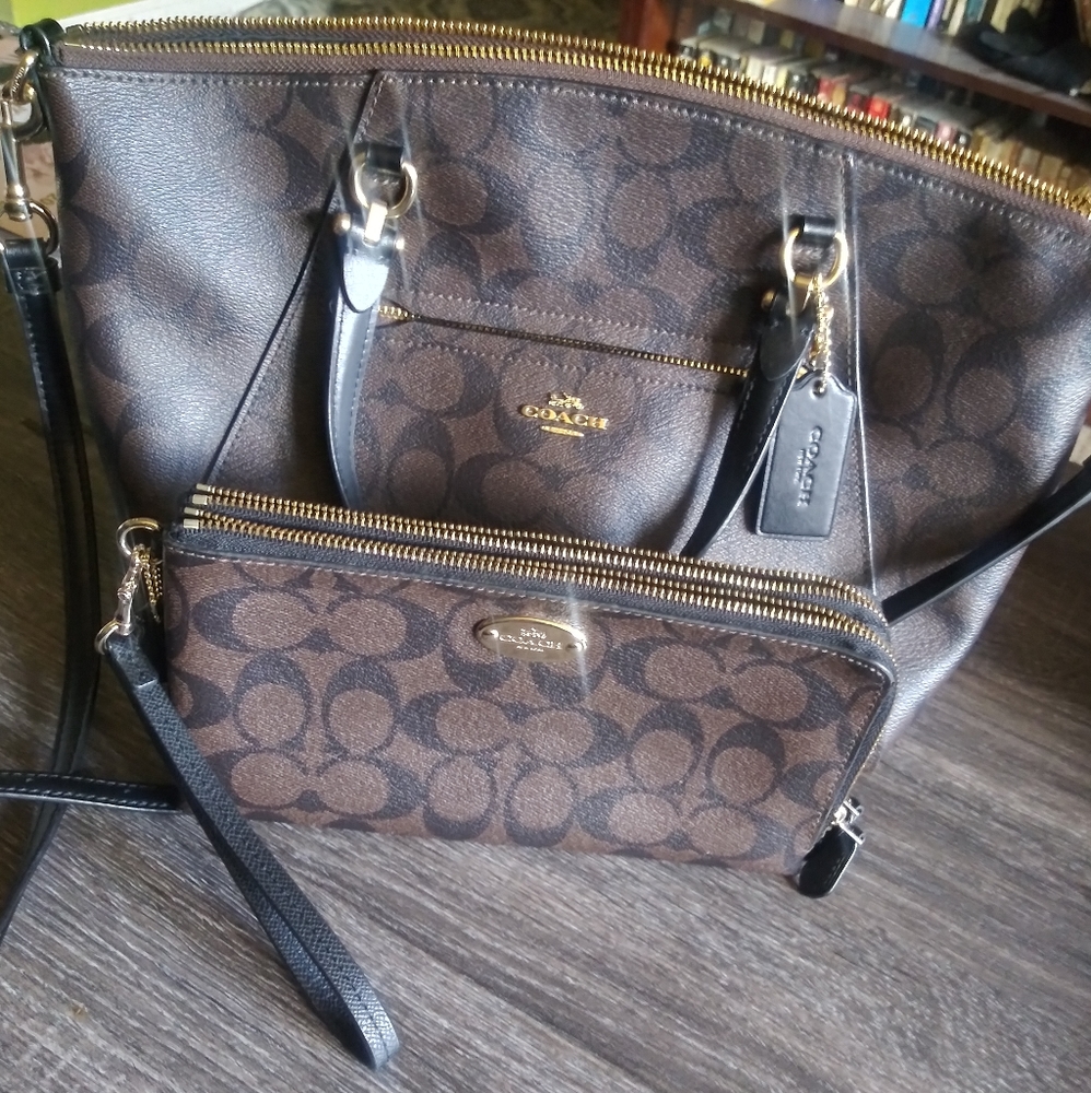 Coach crossbody/Wristlet set